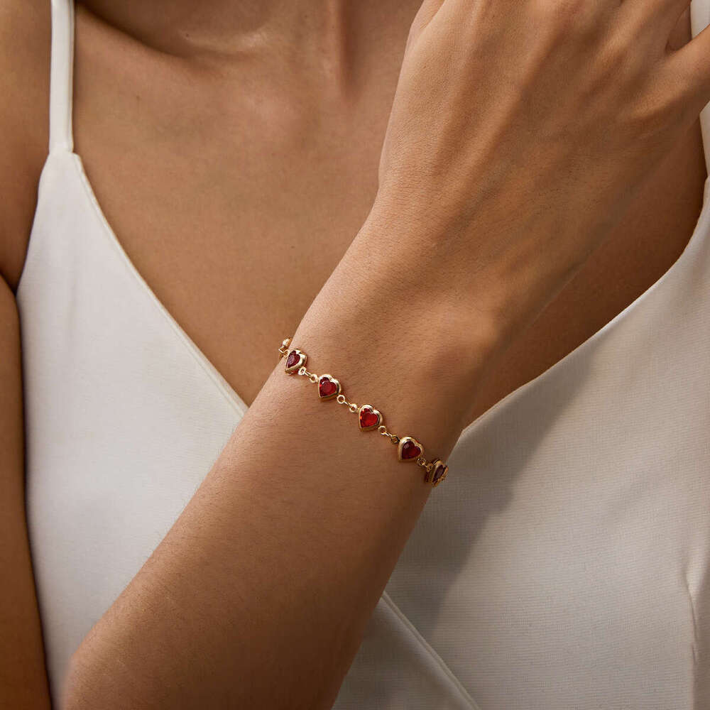 Heart-Shaped Red Diamond Bracelet Women's Designer Bracelet Luxury-Inspired Heart Jewelry