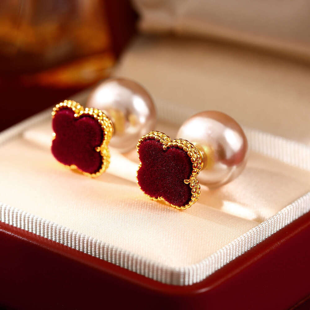 Earrings Red Velvet Four-Leaf Clover Pearl Earrings for Women, Vintage Light Luxury High-End Stud Earrings, Unique and Elegant Ear Jewelry