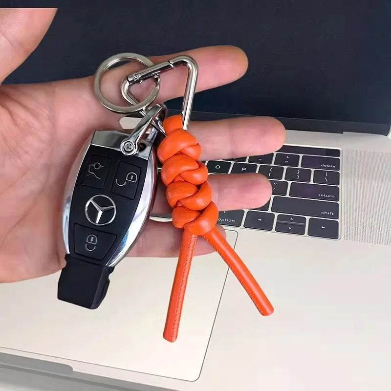 Car keychain genuine leather woven diamond knot bag hanging decoration keychain high-end key pendant 260107