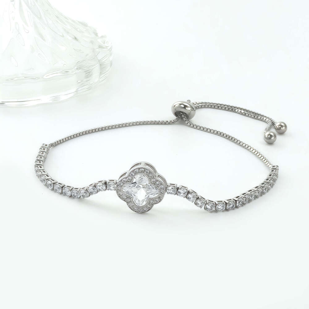 Bracelet Autumn and Winter Fashion European American Exquisite Full Diamond Clover Unique Light Luxury High End Feel for women Festival Gifting Daily 