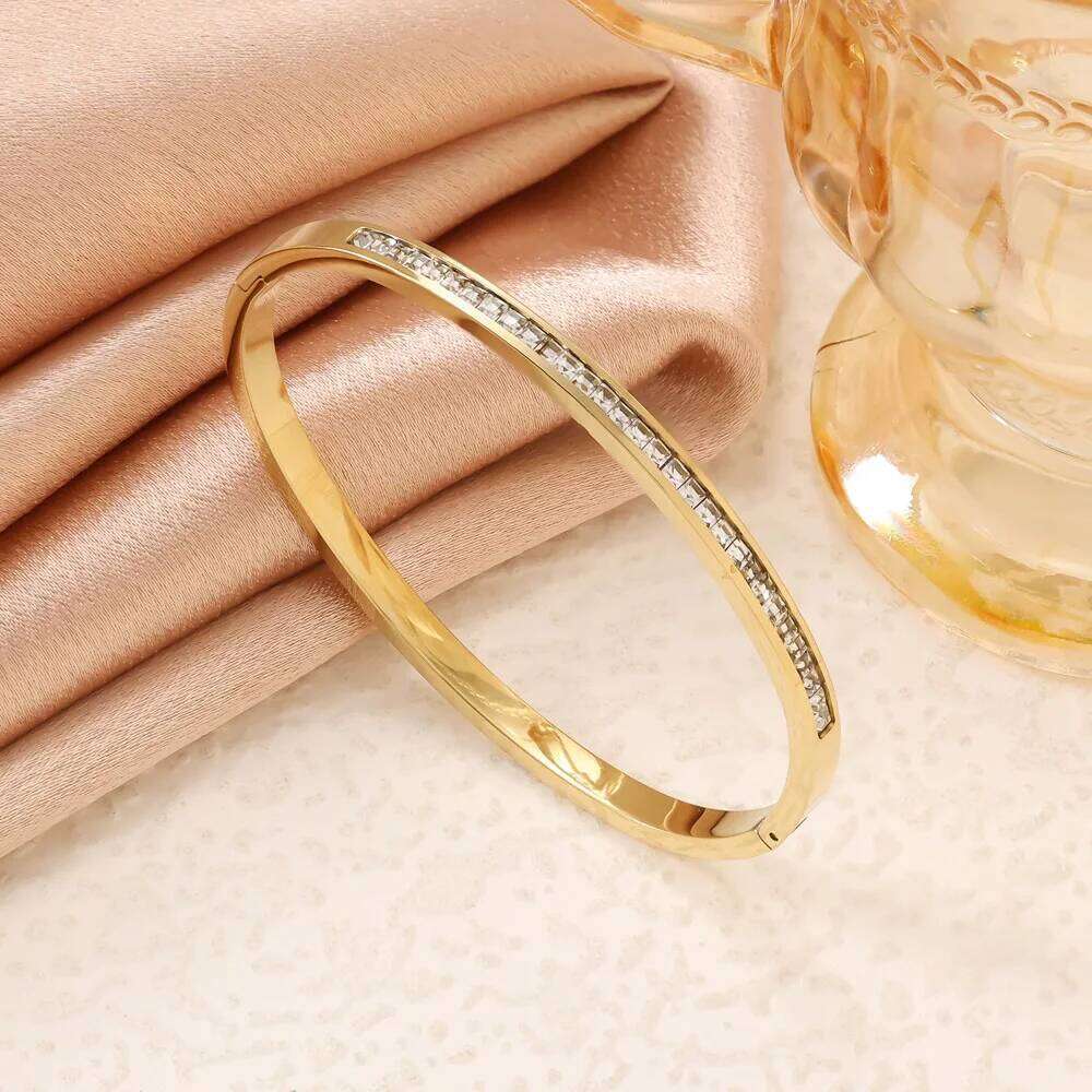 Stainless Steel Gold Stackable Bracelet Set Womens Layered Fashion Design Fit for Work Casual Enhance Elegance C260108