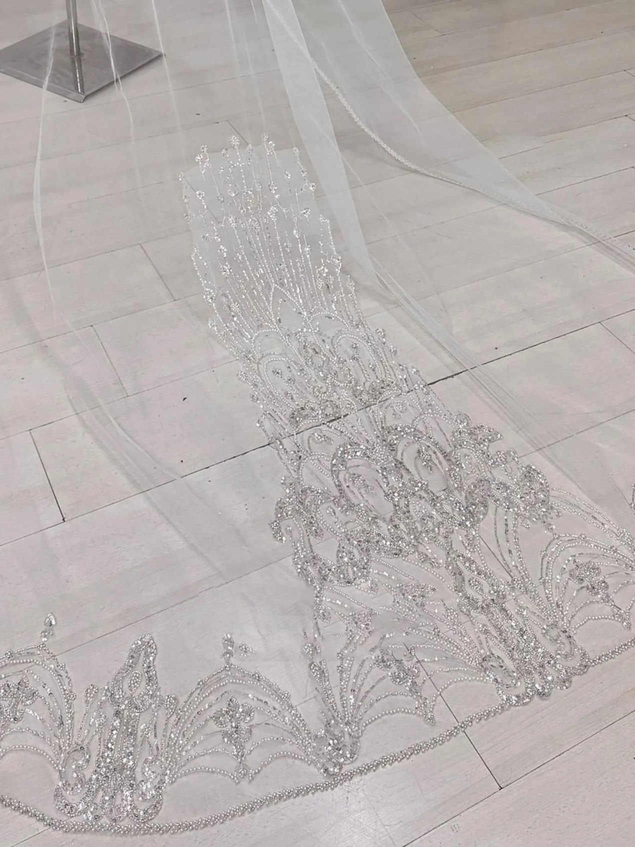 Fashion Lace 3 Meters Wedding Veil White Ivory Sequined Cathedral Bride Veil One Layer Customized Wedding Accessories