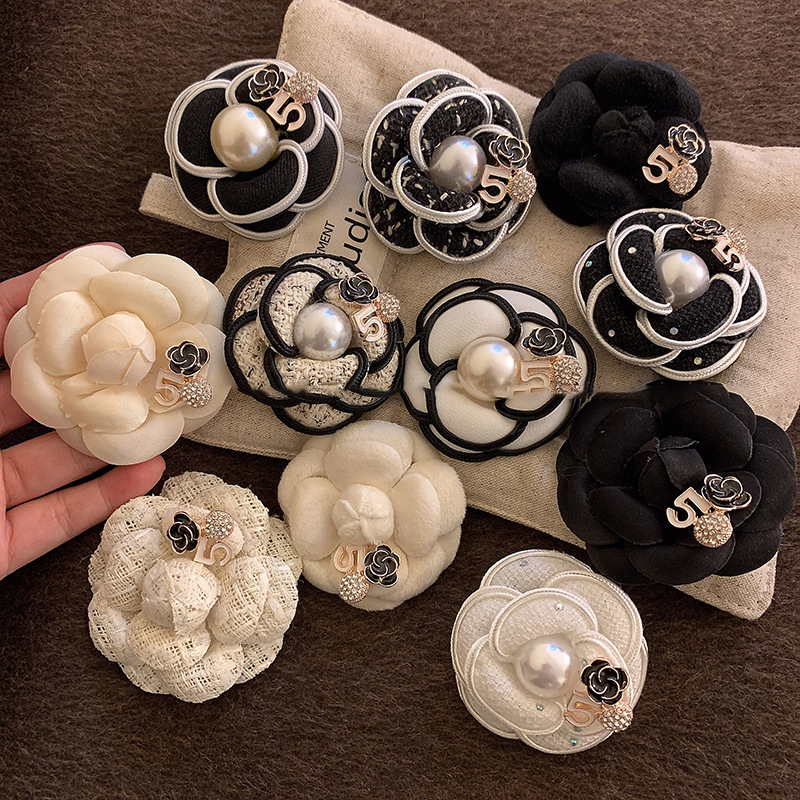 Exquisite Diamond Inlaid Flower Pearl Brooch With Retro Temperament Simple Chest Flower Light Luxury High End Feel Suit Accessories Gift Brooch