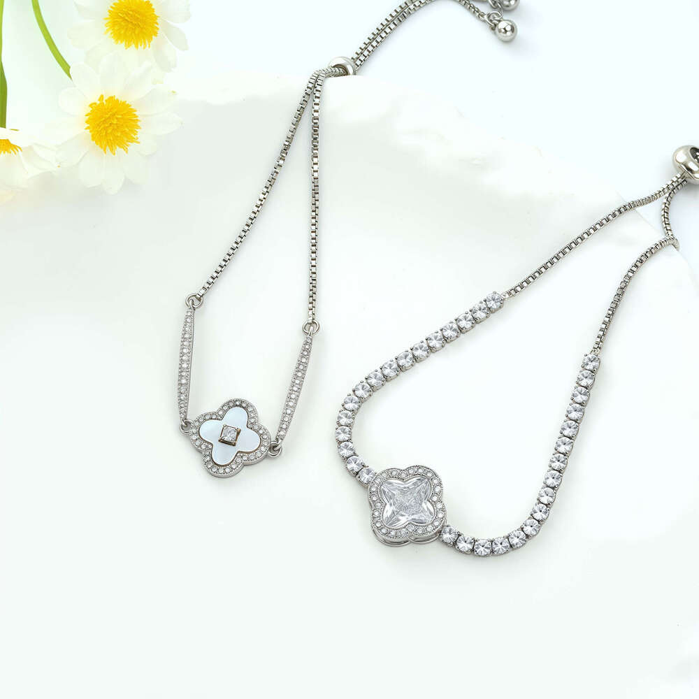 Bracelet Autumn and Winter Fashion European American Exquisite Full Diamond Clover Unique Light Luxury High End Feel for women Festival Gifting Daily 