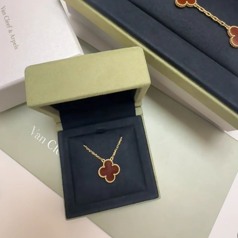 Four-Leaf Clover Flower Necklace for Women, Designer Necklace, V-Shaped Gold Necklace, Designer Jewelry Pendant Chain, Agate Luxury Jewelry, Anniversary Gift