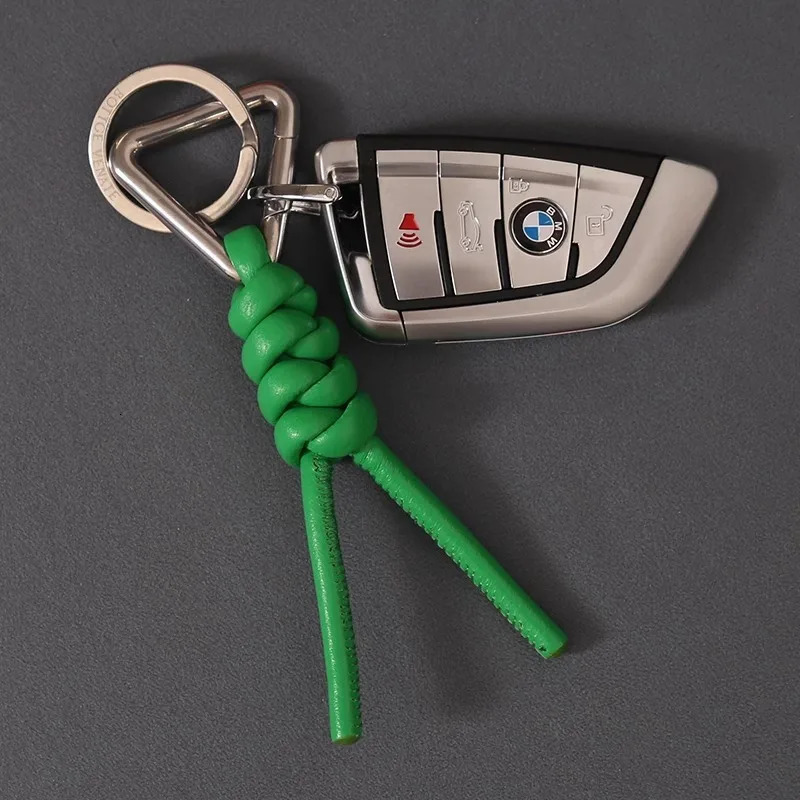 Car keychain genuine leather woven diamond knot bag hanging decoration keychain high-end key pendant 260107