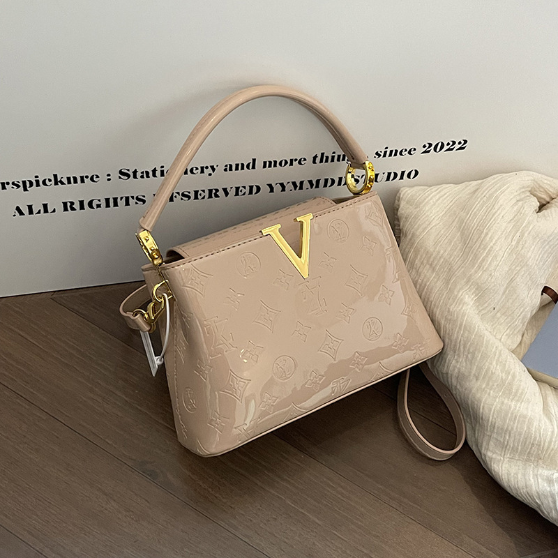 designer bag High-End for Women New Leather Large Capacity Commuter Bucket Handbag Light Luxury Shoulder Crossbody Bag
