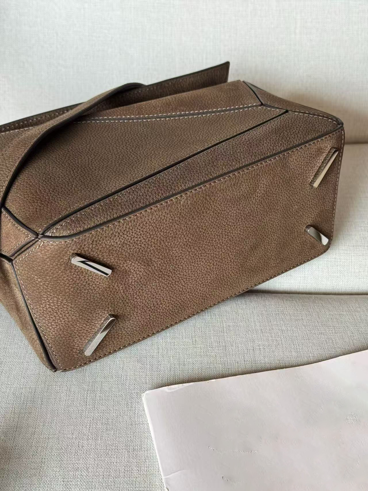 10A Chic Leather Handbag with Reversible Carry Options | Spacious Interior for Daily Essentials