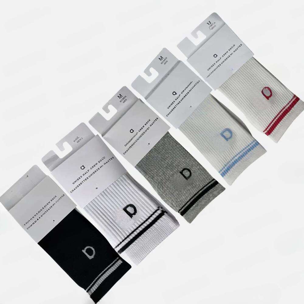 The designer has created multi-color, fashionable and breathable cotton socks for men with low, medium and high waists. The letters are breathable