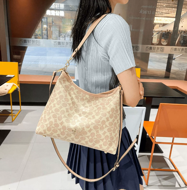 Wholesale Ladies Fashion Bag Shoulder Bag Underarm Bag Designer Simple Bag Mini Handbag Underarm Bag Classic Peplum Purse Wallet Alphabet Bag