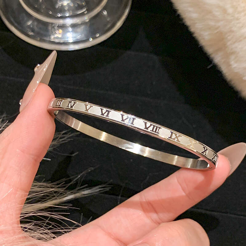 Titanium Steel Bracelet For Women, High-End Zircon Plain Circle Bracelet, Silver Bangle, Hand Jewelry, New Style