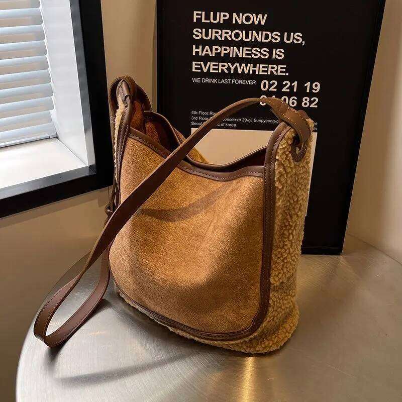 Large Capacity Winter Crossbody Lamb Fur Shoulder Versatile Bucket Bag for Outdoor Use Daily Matching Polyester XJ260109