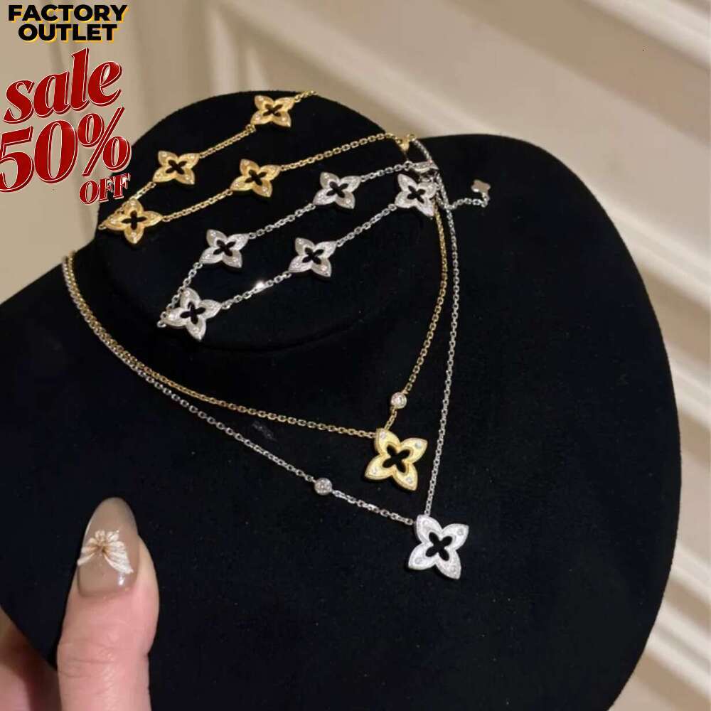 New Hollow Clover Bracelet for Women Rhinestones Vintage French Style Plated Four-Leaf Flower Jewelry with Tassels Hot Sale