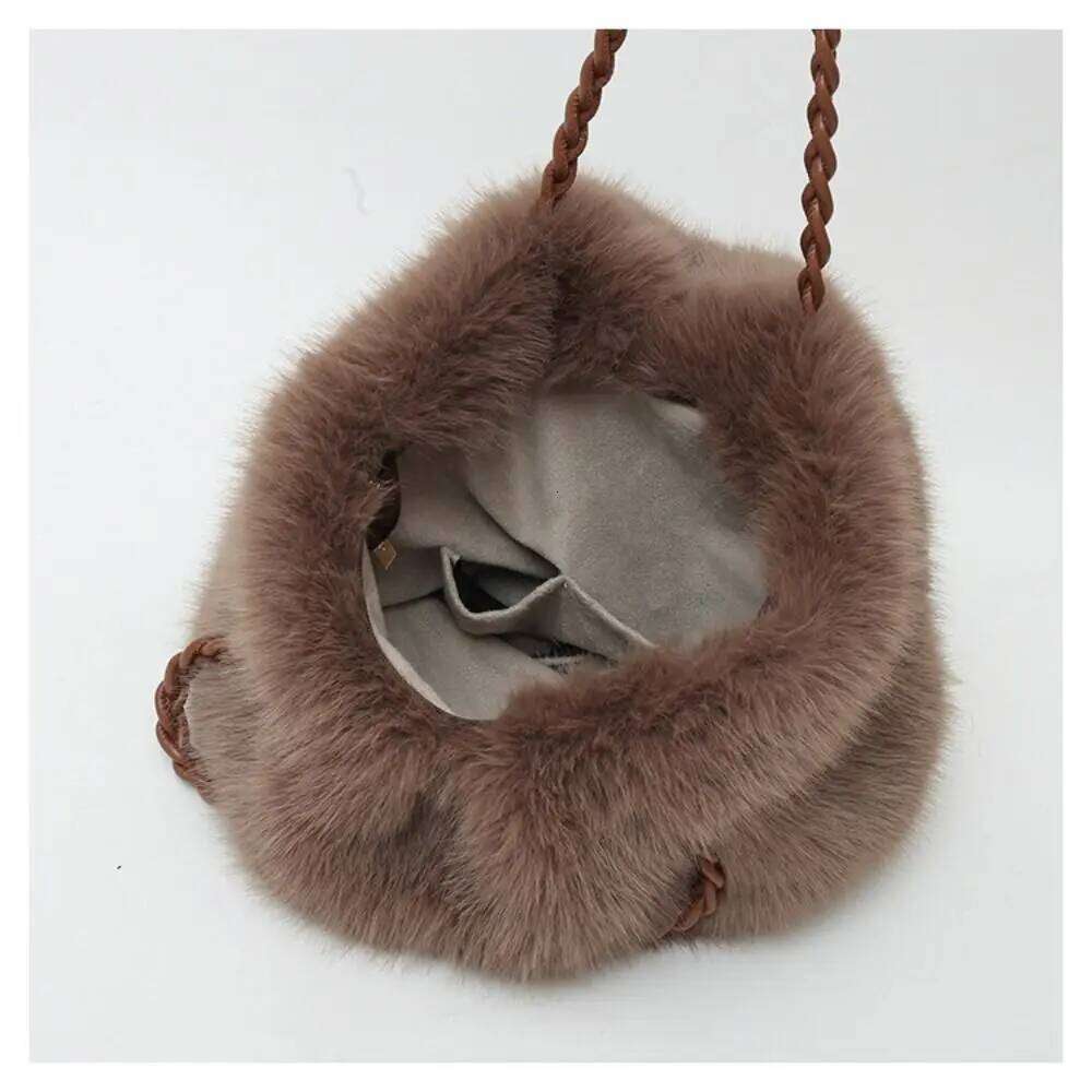 Women's Fashion Pleated Tote Bag Large Capacity Faux Fox Fur Commuting Bags Versatile High-end Fluffy Handbag XJ260109