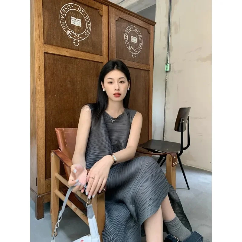SXZ Miyake Pleated Womens Dresses Loose Plus Size High Quality Sense of Elegance Sleeveless Midlength Skirt 2025 Spring 260104