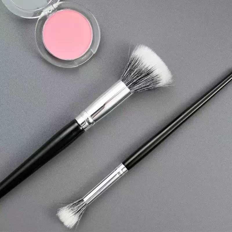Multi-Purpose Blush Brush with Curved Rod for Novices