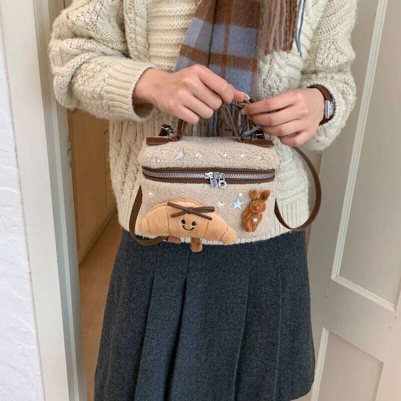 2025 Winter Faux Fur Plush Handbag Cute Bunny Croissant Pendant Star Decor Fluffy Tote Women Small Shoulder Crossbody Bag XJ260109