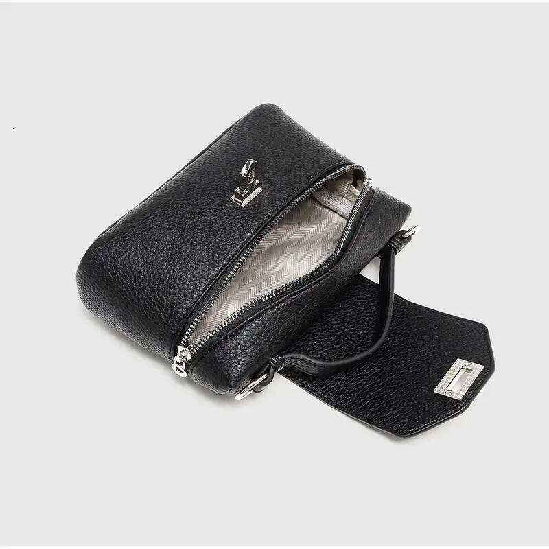 New light luxury premium box for women fashionable casual makeup bag niche commuter retro texture mini handbag XJ260109
