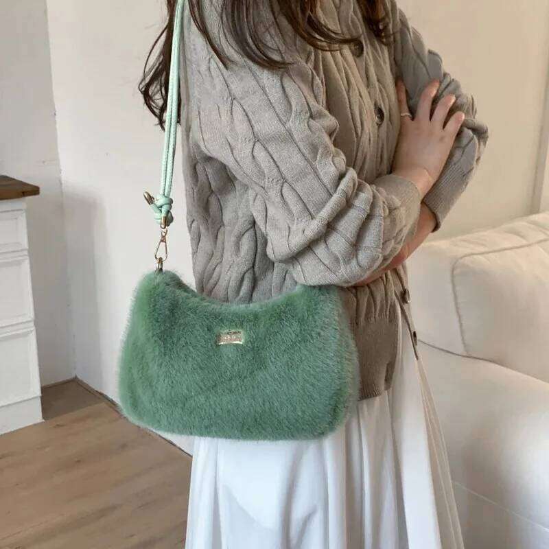 Korean Soft Plush Crossbody Bags for Women 2025 Winter Warm Latest Luxury Designer Handbags Casual Street Shoulder Hobo Bag Lady XJ260109