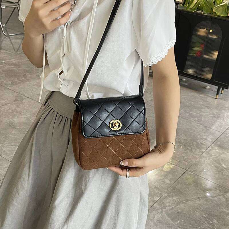 Casual Elegant Vertical Small Square Bag for Women 2025 Early Autumn New Commuter Quilted Contrasting Color Single Shoulder Cros XJ260109