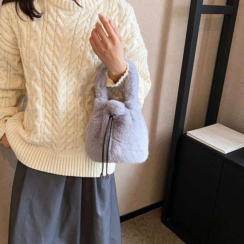 Fashion Handbags Casual Women Dress Up Autumn And Winter New Versatile Plush Bucket Girls Single Shoulder Crossbody Bag XJ260109