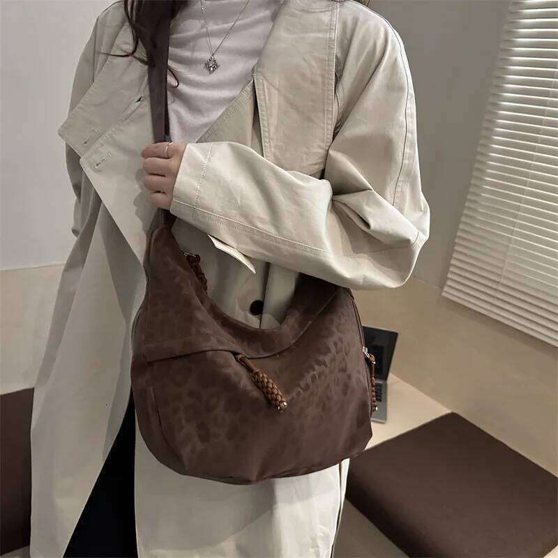 New Fashion Leopard Print Crossbody Women Large Capacity Hobo Shoulder Bag Lightweight Casual and Versatile Storage Bags XJ260109