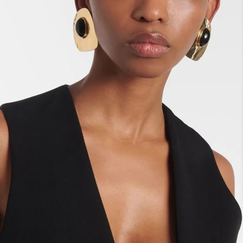 French Parisian style Retro irregular black crystal retro-style earrings 260107