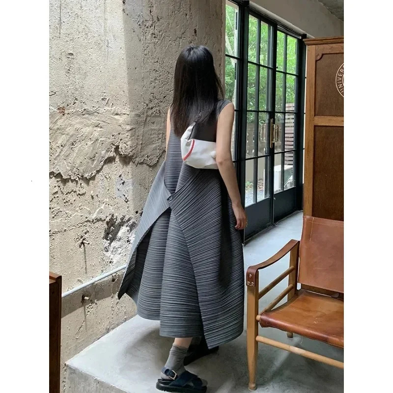 SXZ Miyake Pleated Womens Dresses Loose Plus Size High Quality Sense of Elegance Sleeveless Midlength Skirt 2025 Spring 260104