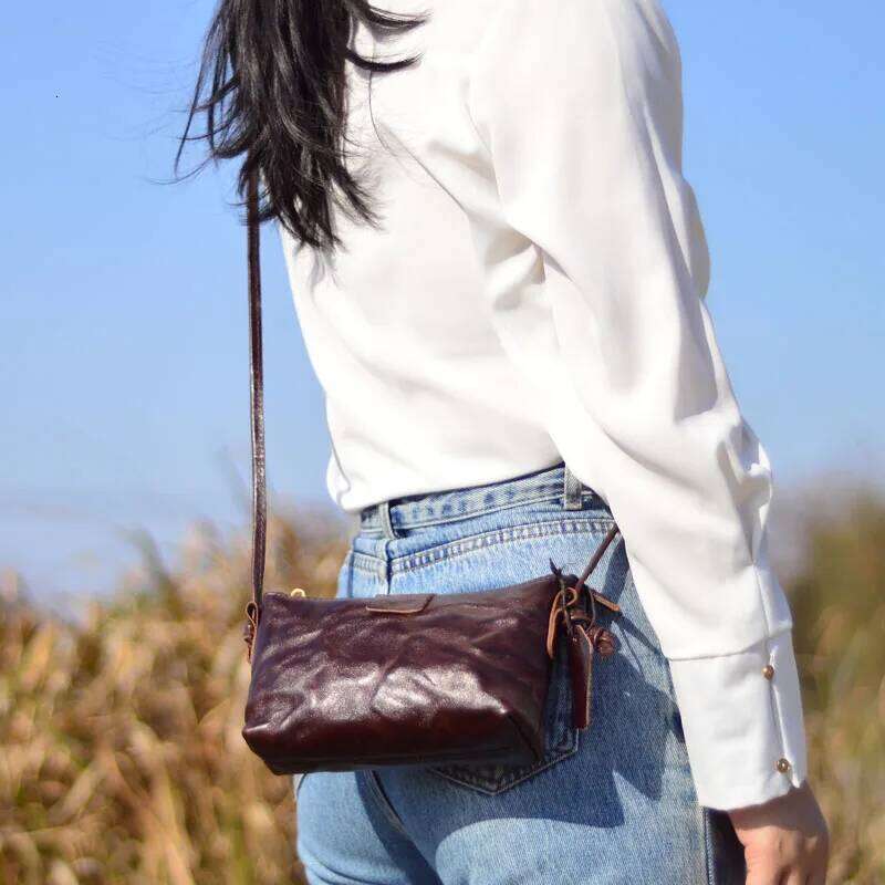 AETOO European and American retro motorcycle women's small square wide strap, single shoulder bag, high-end f XJ260109