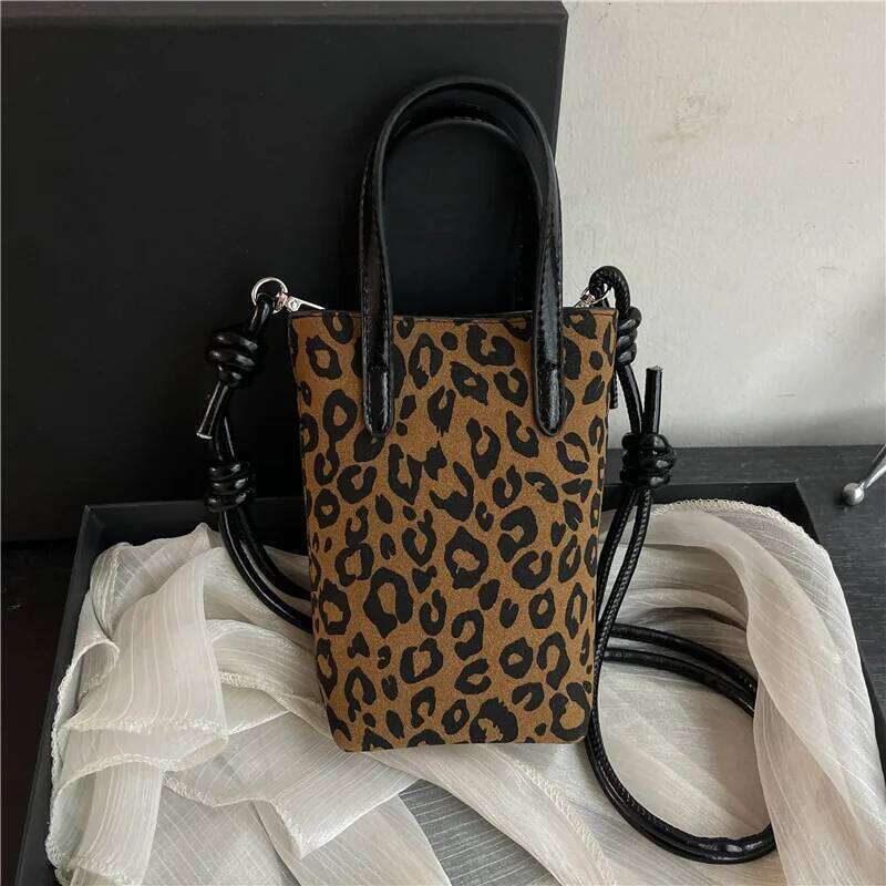Retro Niche Leopard Print Women's Autumn and Winter Versatile Messenger Super Fire Suede Mobile Phone Small Square Bag XJ260109