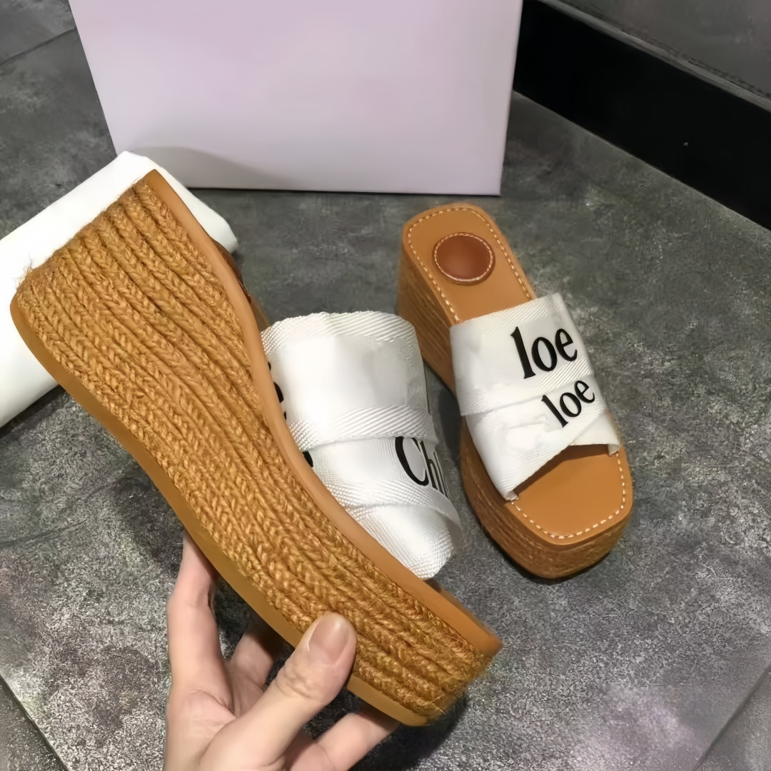 French Designer Shoes Luxury Slippers Thick-soled Anti-slip Sandals Hand-woven Flat-toe Beach Shoes for Vacation Cross-stitched Flat-bottom Slippers