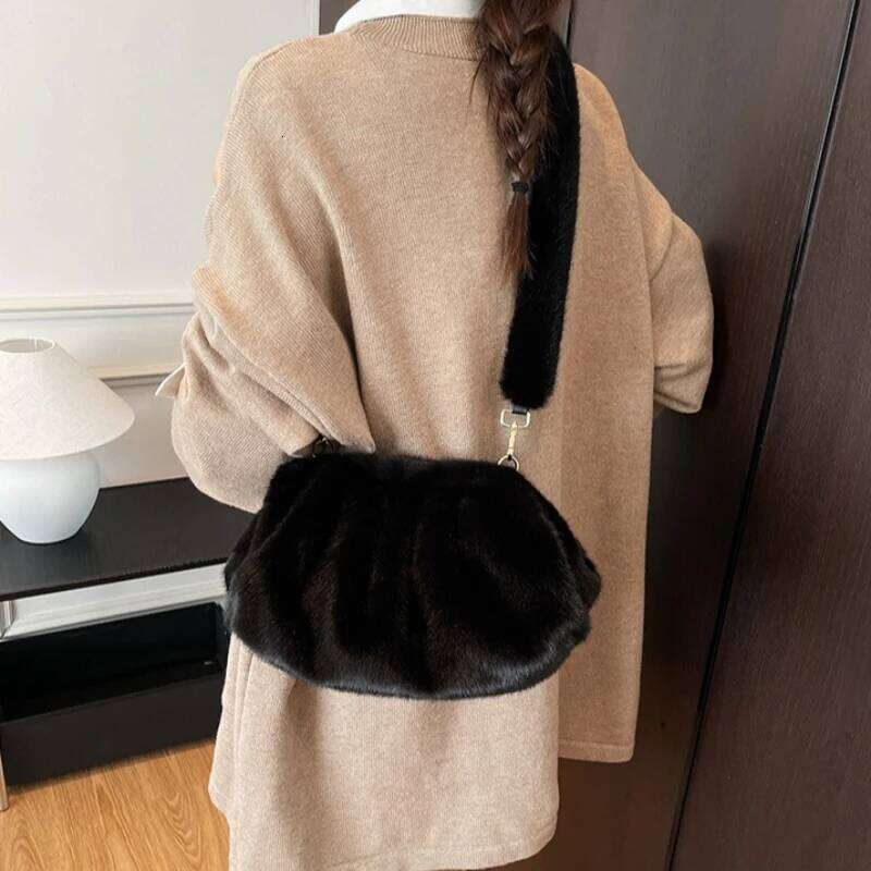 Winter Texture Simple Crossbody Faux Mink Wrinkle Cloud Shoulder Women Fashion Fluffy Versatile Casual Storage Bags XJ260109