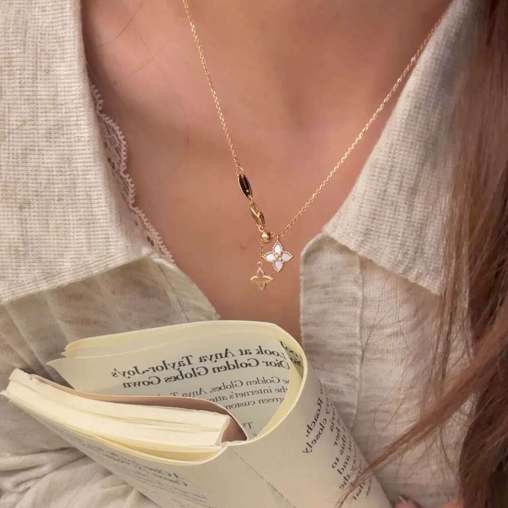 French Retro Old Money Style Four-Leaf Clover Bracelet Light Luxury Super Fairy Mini Pink Mother-of-Pearl Pendant Necklace for Women