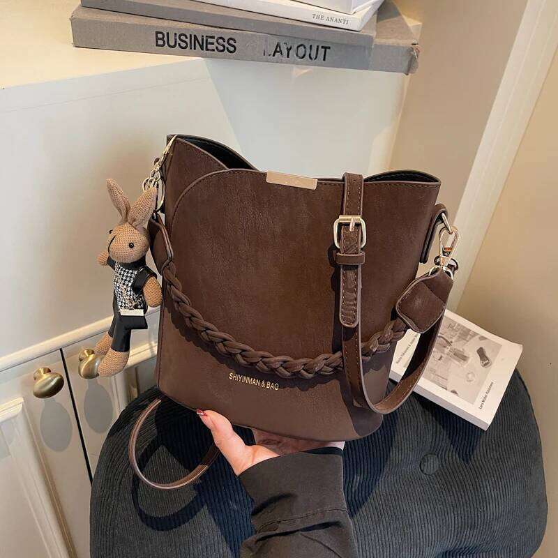 Vintage Niche Light Luxury Women's New Autumn and Winter Super Hot High-end Shoulder Crossbody Portable Bucket Bag XJ260109