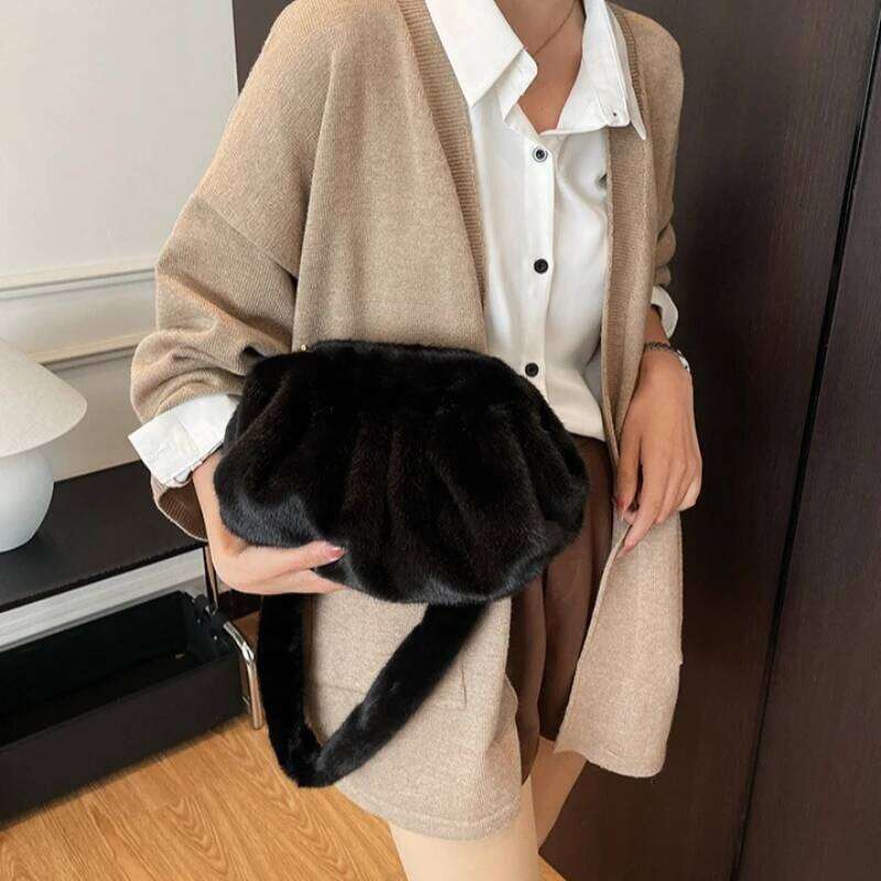 Winter Texture Simple Crossbody Faux Mink Wrinkle Cloud Shoulder Women Fashion Fluffy Versatile Casual Storage Bags XJ260109