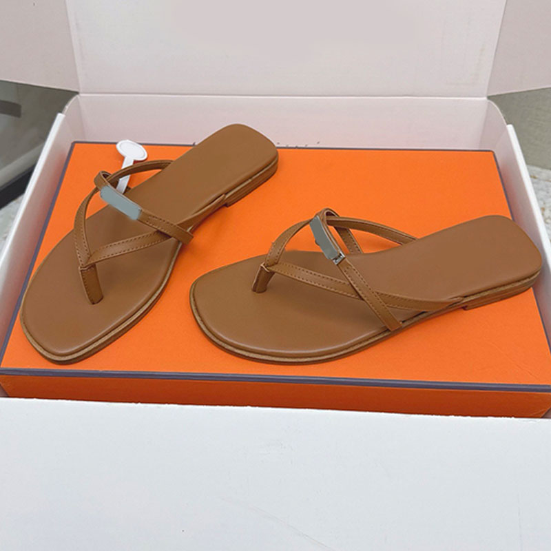 26ss Womens Silver Buckle Slippers Designer Classic Fashion Brown Leather Flat Bottom Flip Flops Summer Vacation Beach Leisure Style
