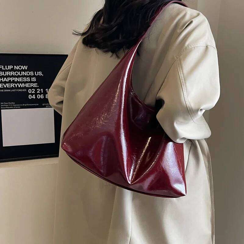 Korean Retro Tote 2024 New High-End Simple Commuter Armpit for Women Large Capacity Shoulder Bag XJ260109