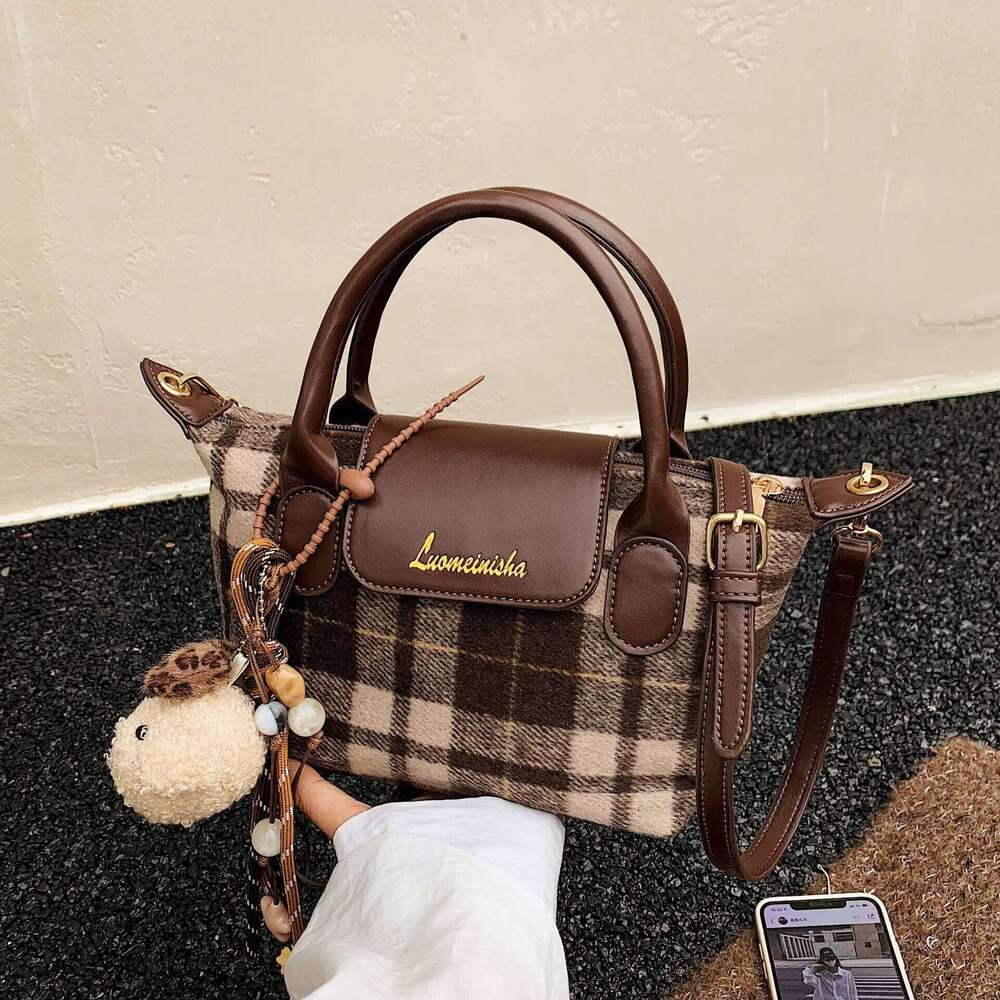 Retro Plaid Handheld Dumpling Women New Cute Casual Versatile Autumn and Winter Woolen Single Shoulder Messenger Bag XJ260109