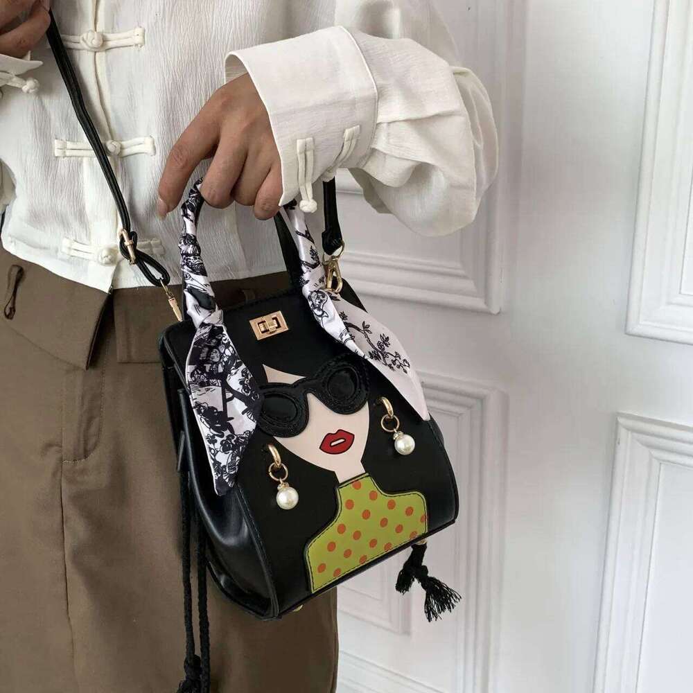 Female Personality Beautiful Woman Single Shoulder Crossbody Bag Foreign Trade Internet Celebrity Tote Handbag XJ260109