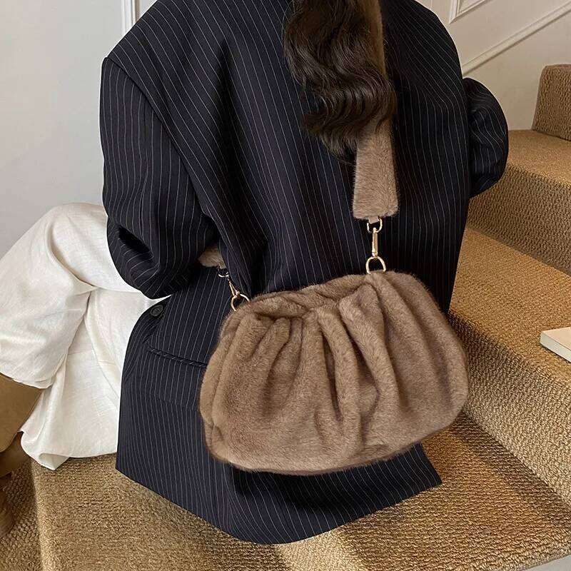 Fashionable Pleated Design Soft Faux Fur Shoulder For Women Luxury Designer Cloud Plush Hobo Bags Korean Purses Handbags XJ260109