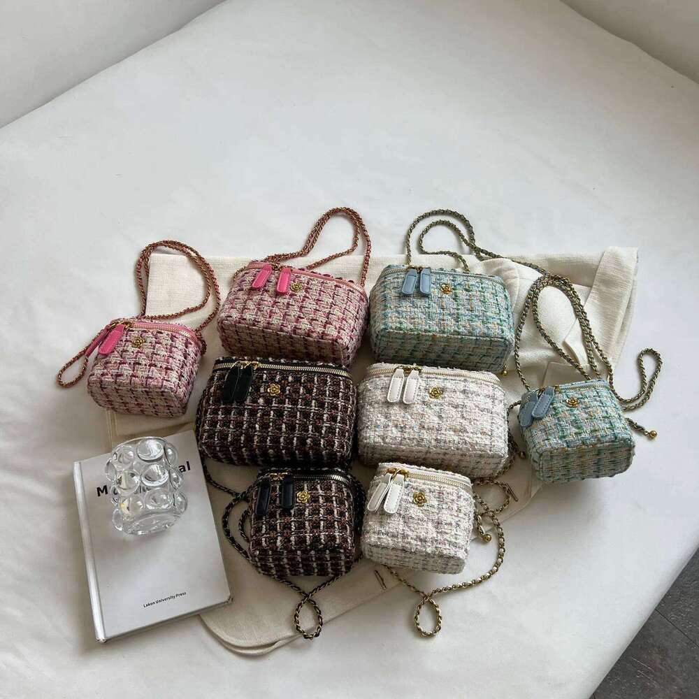 Women Shoulder Bags Popular Fashion Niche Crossbody Wool Chain Small Square Bag Fashionable Purses and Handbags XJ260109
