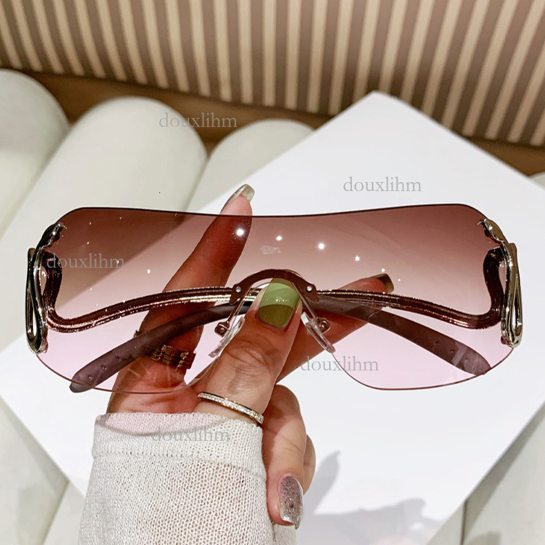 2026 Luxury Brand Designer Fashion Accessories Vintage One-piece Snake Sunglasses For Women Millennium Ins High-end Internet Celebrity UV Protection S