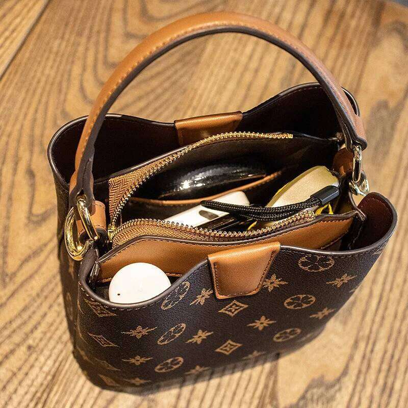 2023 New Trendy Autumn/Winter Premium Water Bucket Bag Fashionable Commuter Simple Single Cross Shoulder Handbag XJ260109