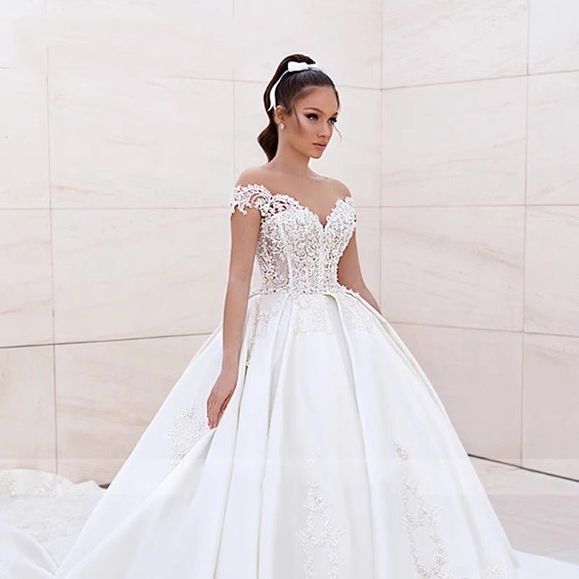 Princess Ball Gown Wedding Dresses Bridal Gowns Off Shoulder Satin Sleeveless Appliques Sequins Sweeptrain Plus Size Robe De Mariee Custom J09 B0312