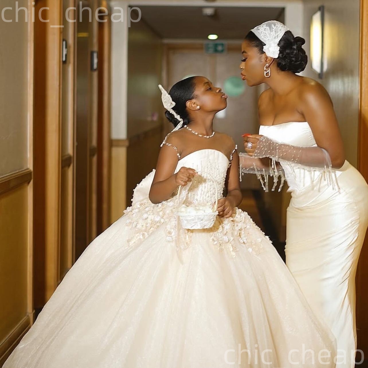 2026 Champagne Ball Gown Flower Girl Dresses Beaded Crystals Flowers Tulle Little Girl Christmas Peageant Birthday Christening Tutu Dress Gowns ZJ4270