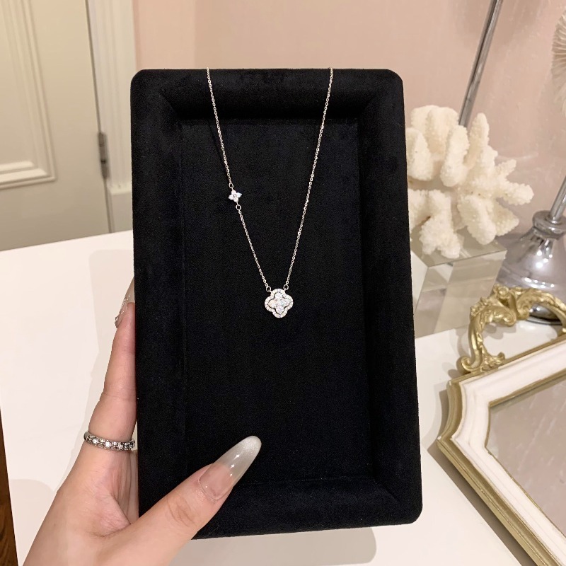 Four Leaf Clover Necklace Women's Light Luxury Jewelry Niche High-end Feeling Collarbone Chain Birthday Gift Accessory Outfit