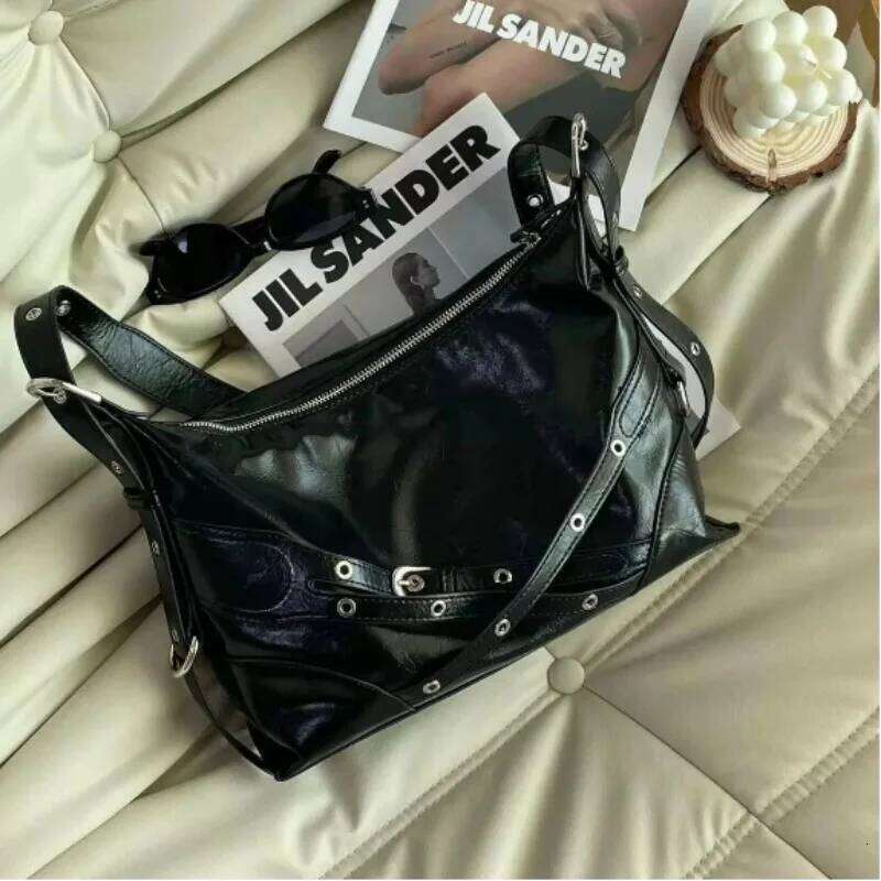New American Hottie Motorcycle Oil Wax Punk Style One-shoulder Tote Large Capacity Commuting Crossbody Bag XJ260109