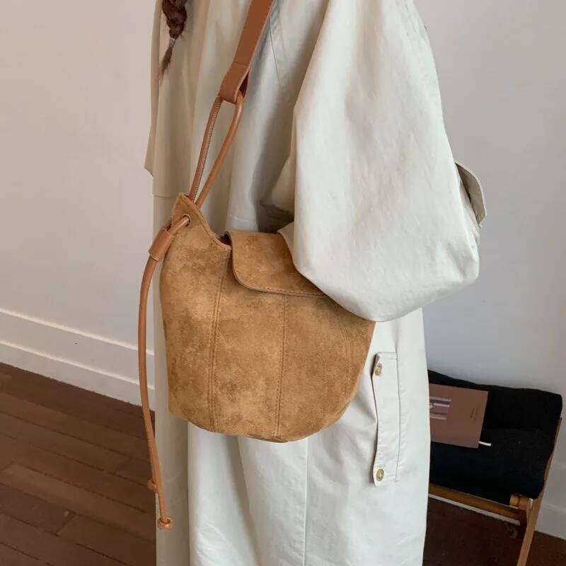 Niche pumpkin-shaped Instagram-inspired vintage suede crossbody Autumn/winter premium bucket bag for commuting XJ260109