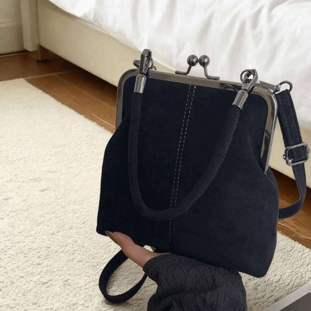 Large Capacity Retro Frosted Handbag Kiss Lock PU Leather Crossbody Clip Closure Short Handle Clutch Shoulder Bag XJ260109