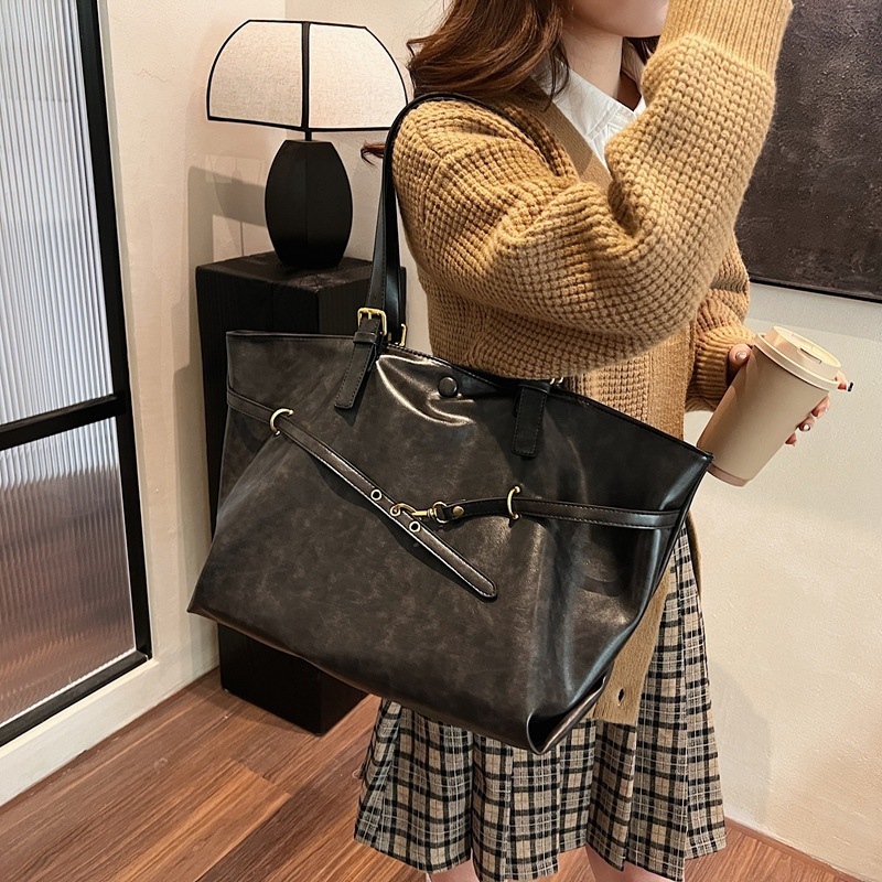 Casual Commuting Large Capacity Bag Womens 2024 New Trendy Autumn and Winter Versatile Shoulder Bag Handheld Tote Bag
